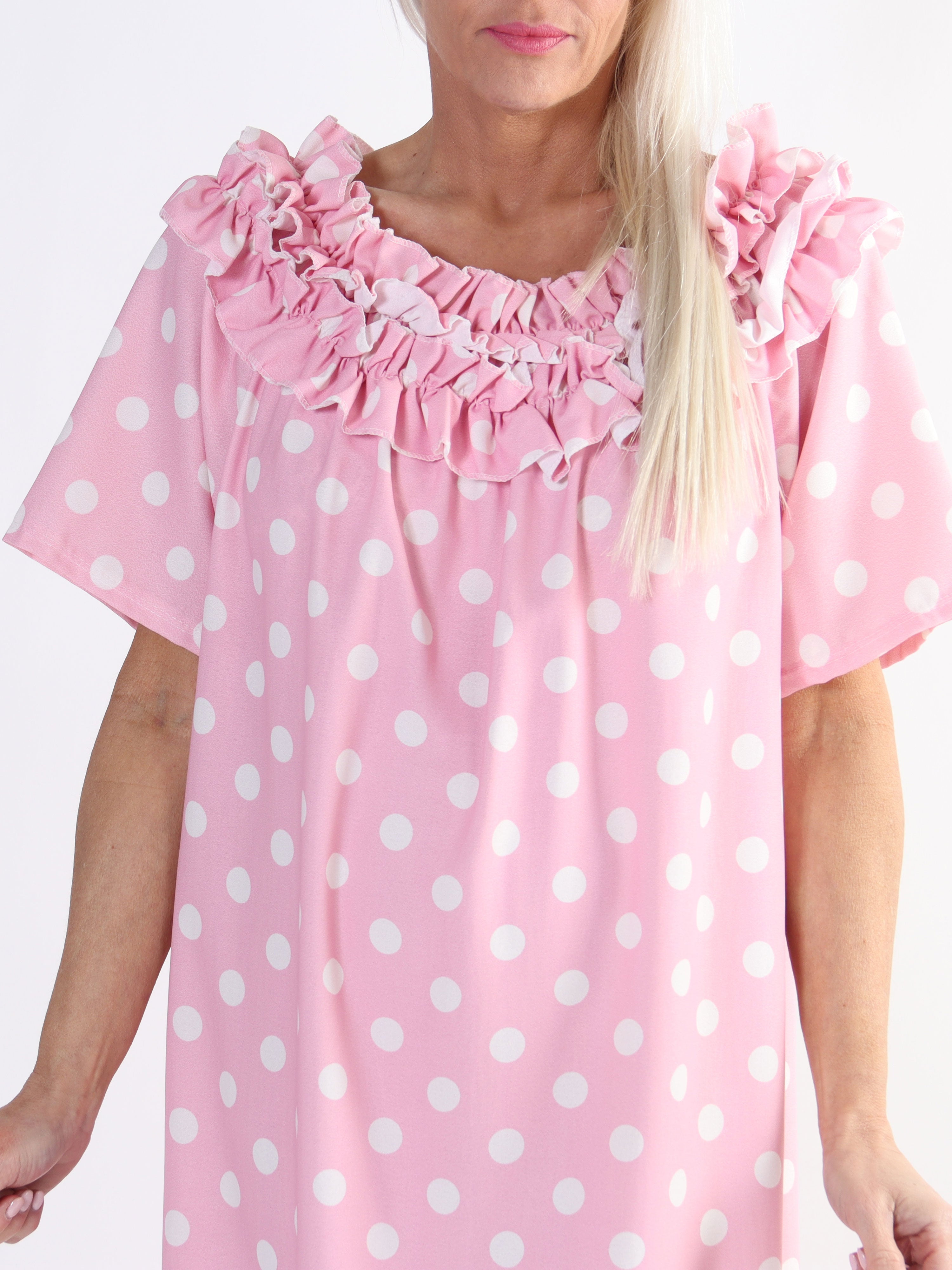 Chili Sleeveless Dress Dot - Plus size-klänning med prickar och volanger